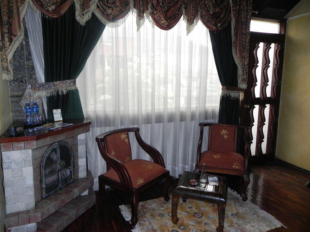 Hotel Nass Sol De Quito Extérieur photo