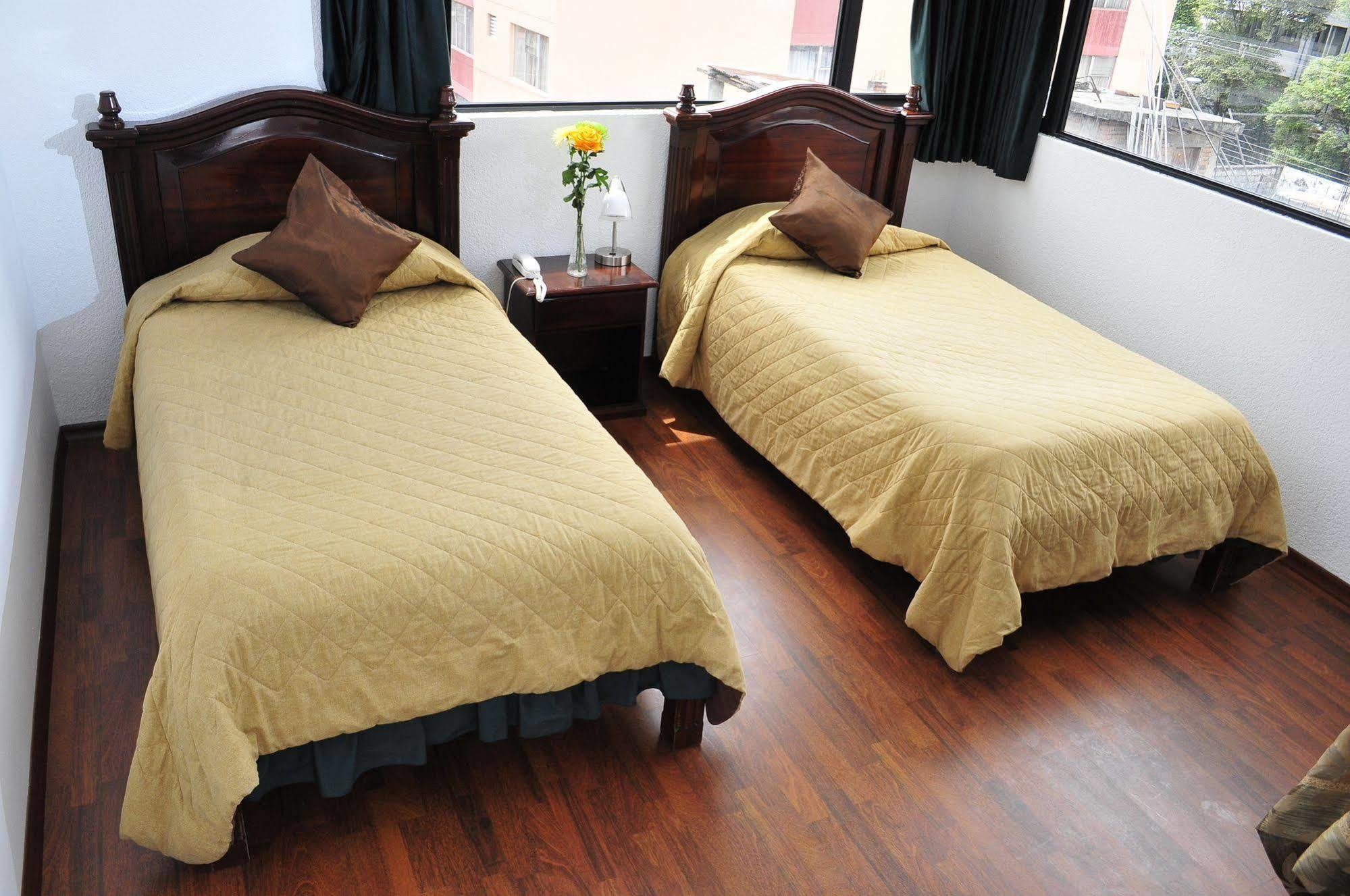 Hotel Nass Sol De Quito Extérieur photo
